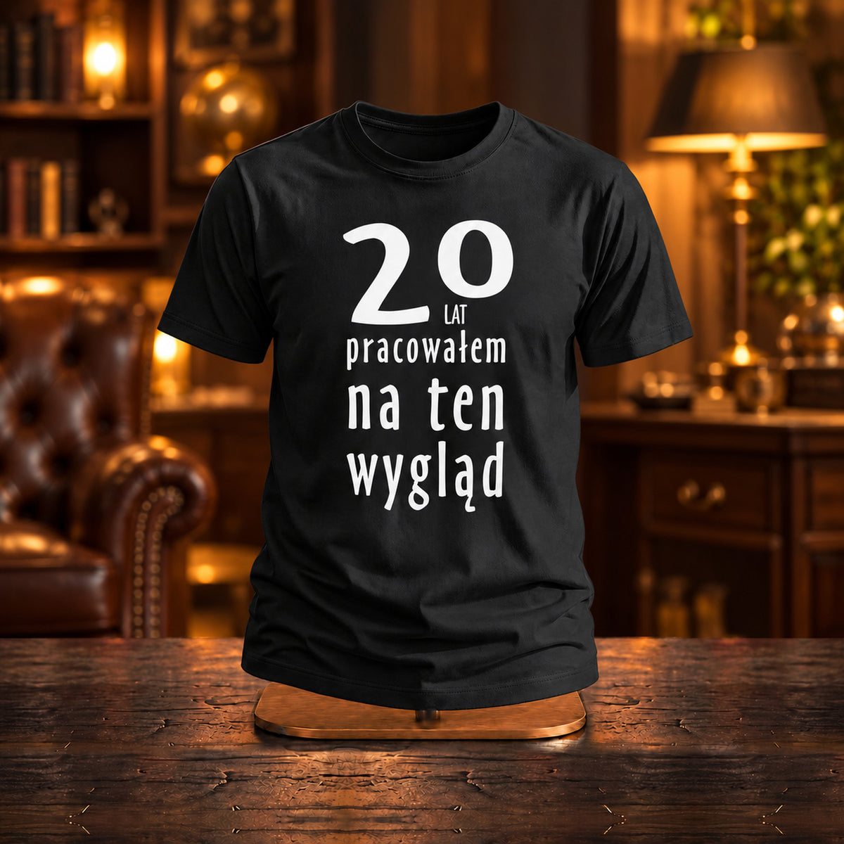 20 Lat Pracowałem Na Ten Wygląd - Koszulka, Prezent na 20 Urodziny dla Mężczyzny - zdjęcie na podstawce
