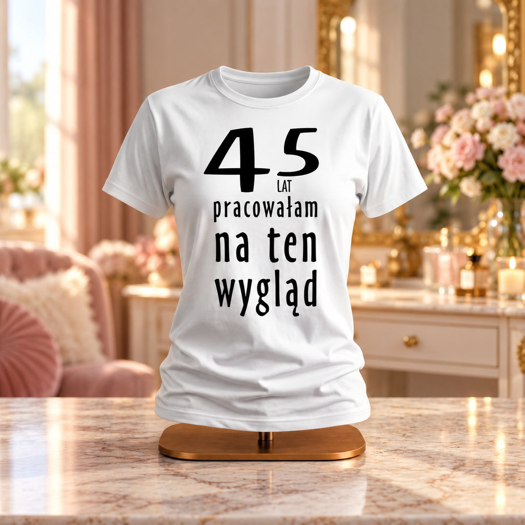 45 Lat PRACOWAŁAM NA TEN WYGLĄD - Koszulka, Prezent na 45 Urodziny dla Kobiety - zdjęcie na podstawce