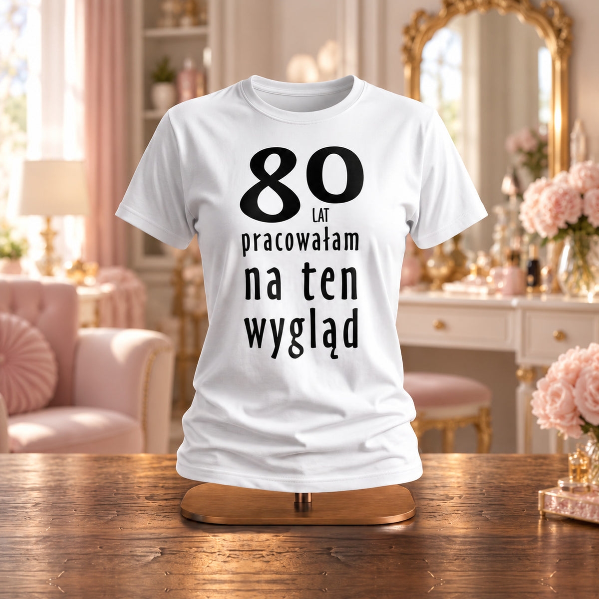 80 Lat PRACOWAŁAM NA TEN WYGLĄD - Koszulka, Prezent na 80 Urodziny dla Kobiety - zdjęcie na podstawce
