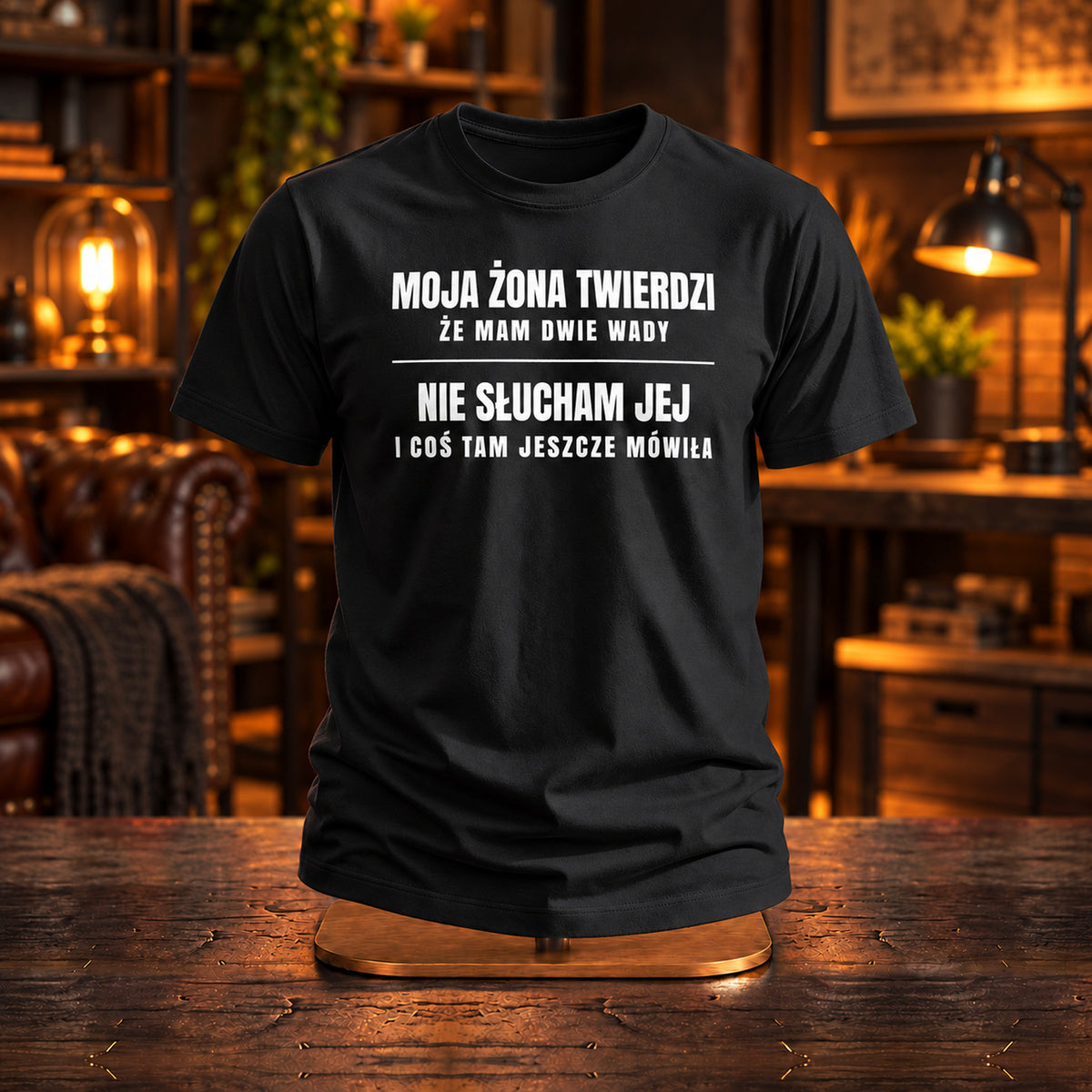 Moja Żona Twierdzi, że Mam Dwie Wady - Koszulka, Prezent dla Męża - zdjęcie na podstawce