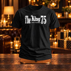 The King Just Turned 75 - Koszulka, Prezent na 75 Urodziny dla Mężczyzny - zdjęcie na podstawce