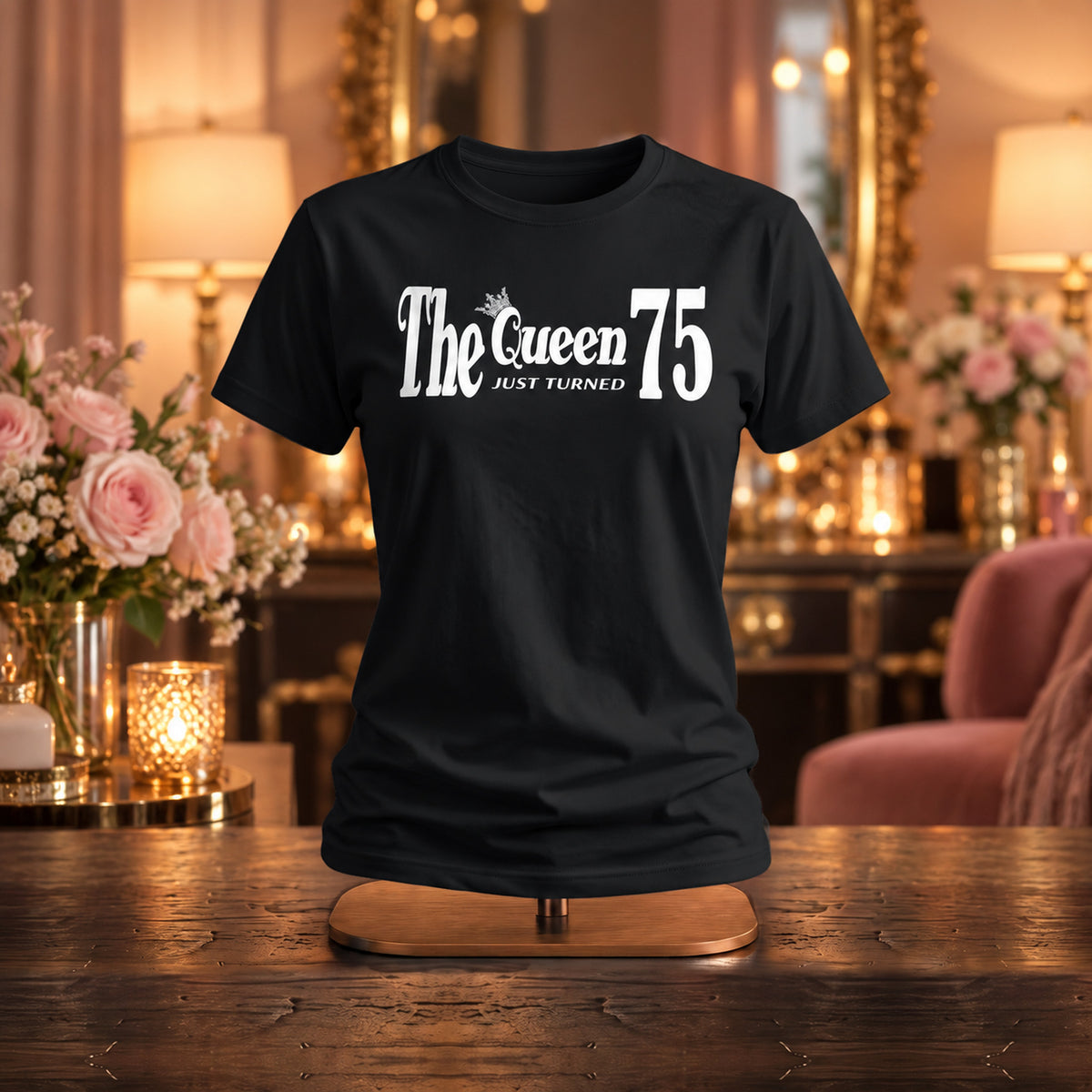 The Queen Just Turned 75 - Koszulka, Prezent na 75 Urodziny dla Kobiety - zdjęcie na podstawce