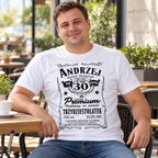 Andrzej w białej koszulce „30 lat” z imieniem i rocznikiem 1996 - personalizowany prezent na 30 urodziny
