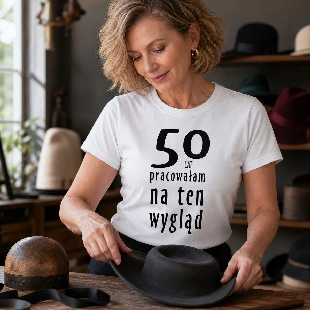 50 LAT PRACOWAŁAM NA TEN WYGLĄD - Koszulka na 50 Urodziny dla Niej