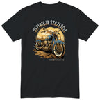 Czarna koszulka motocyklowa „Definicja Szczęścia” - niebieski motocykl vintage na polnej drodze w złotym zachodzie słońca, polski nadruk