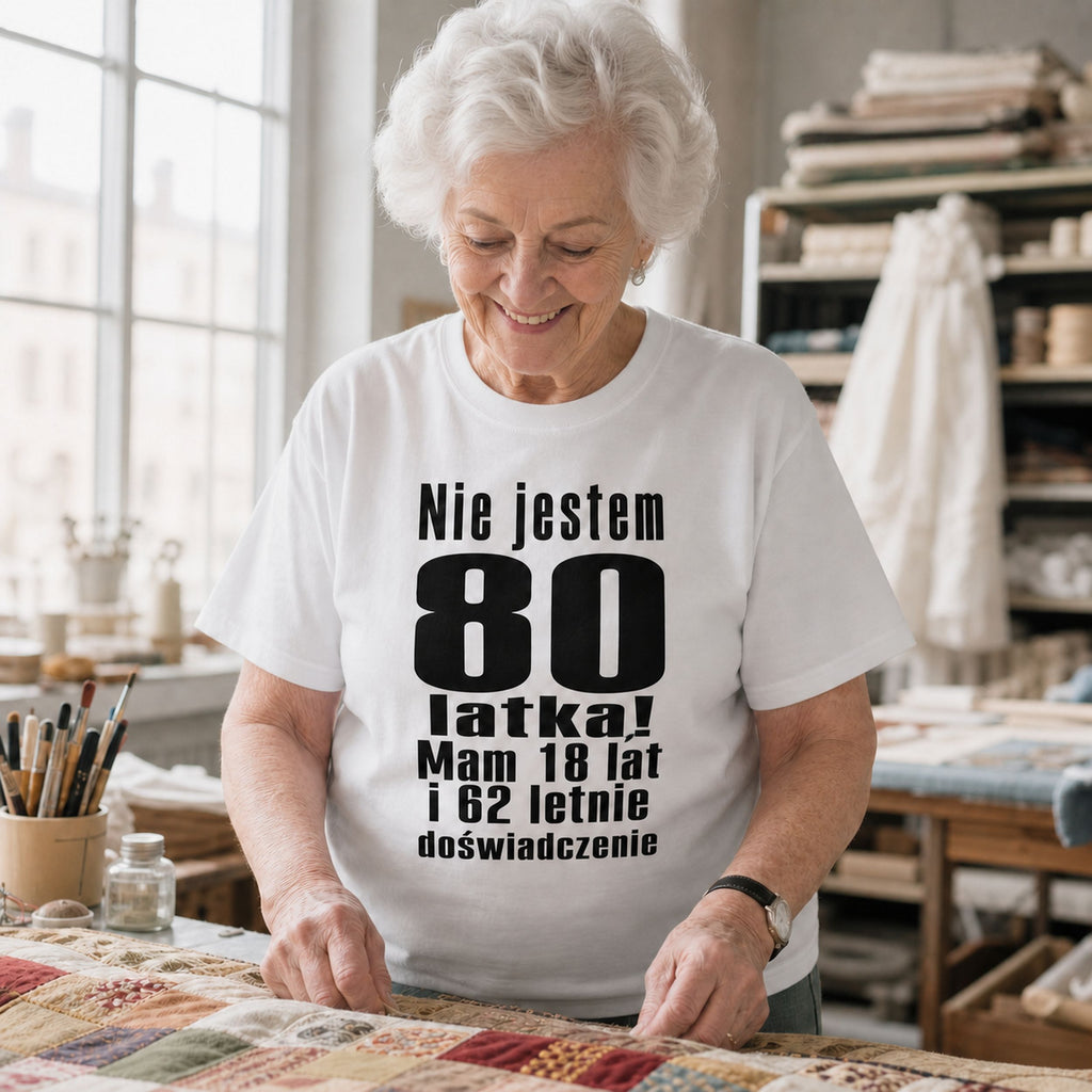 NIE JESTEM 80 LATKĄ - Koszulka na 80 Urodziny dla Niej