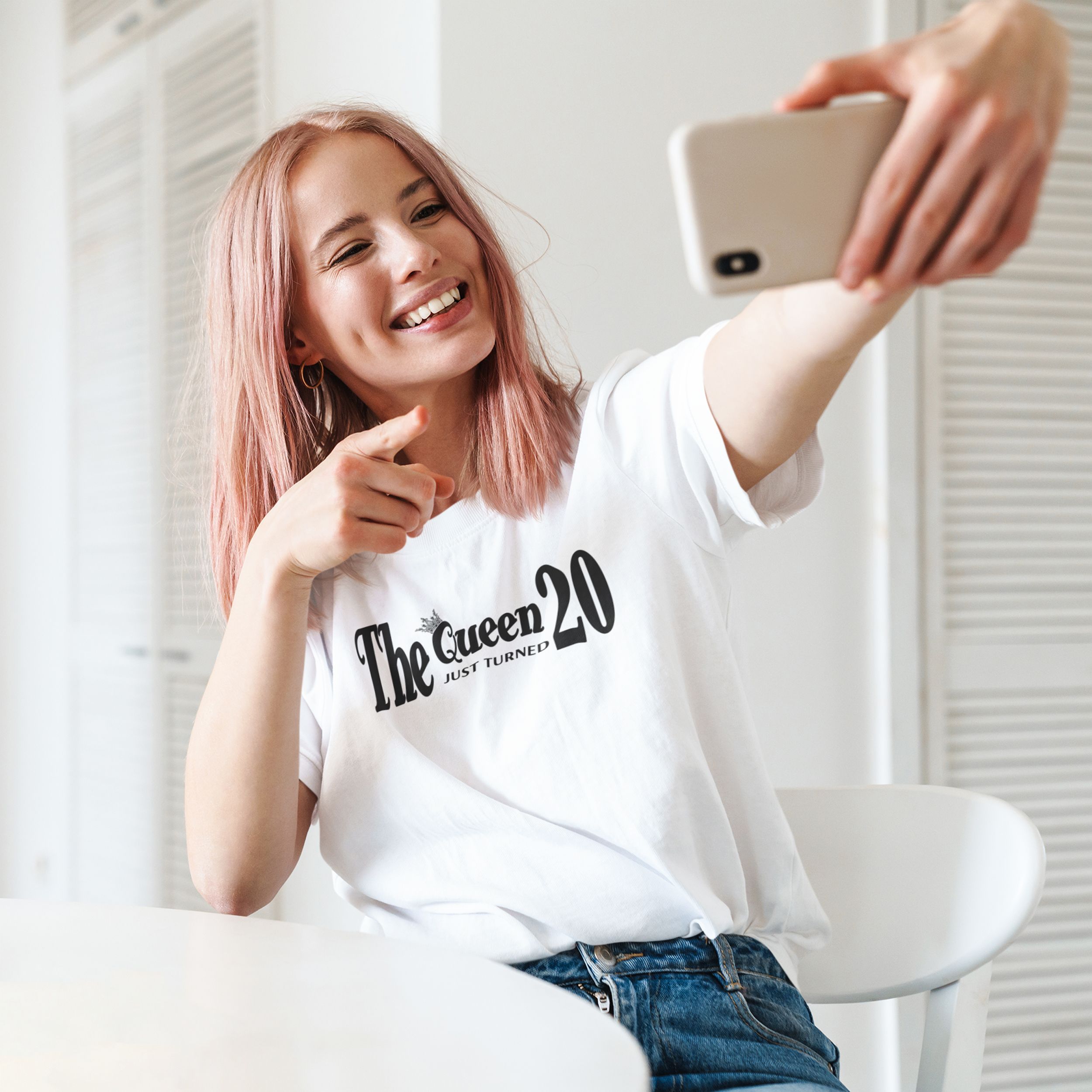 Koszulka Urodzinowa The Queen Just Turned XX | Wpisz Wiek