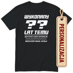 Czarna koszulka „Wykonany Lat Temu" - biały nadruk, pole personalizacji - liczba lat wpisywana przy zamówieniu