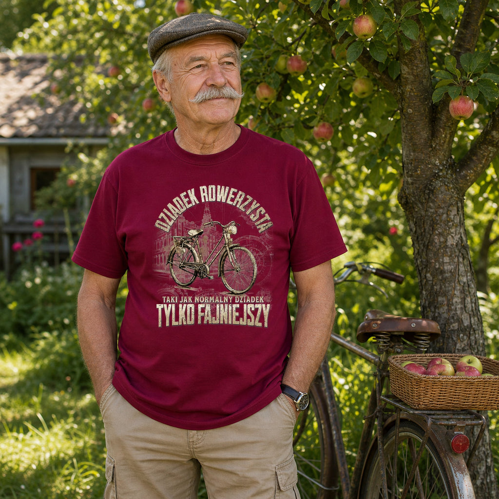 Koszulka Dziadek Rowerzysta Vintage w kolorze bordowym - dziadek w kaszkiecie w sadzie przy rowerze, prezent dla dziadka rowerzysty