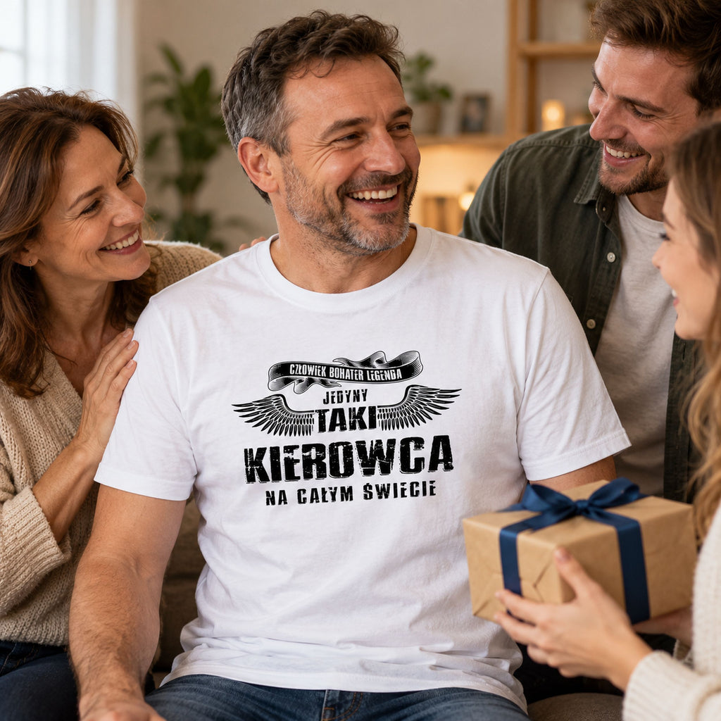 Biała koszulka „Jedyny Taki Kierowca Na Całym Świecie” - kierowca odbiera prezent od rodziny, prezent dla kierowcy