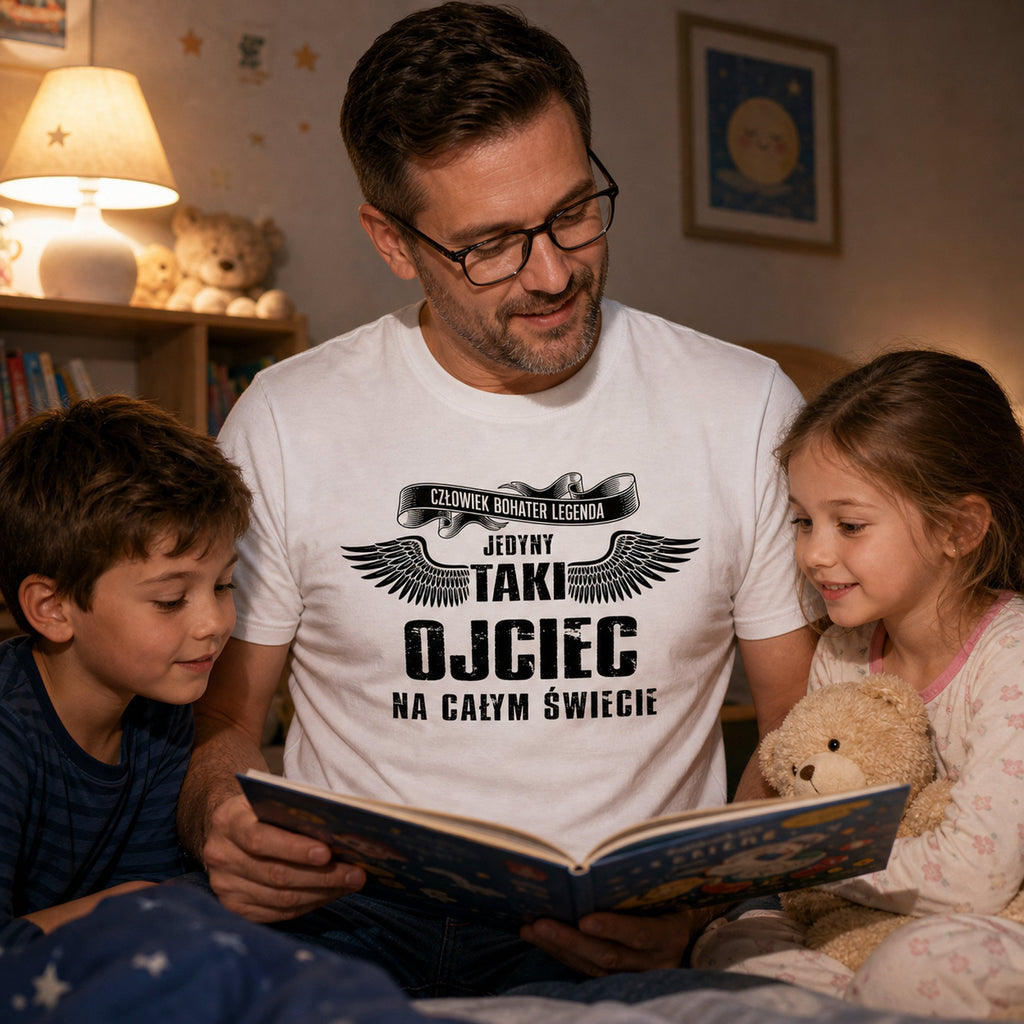 Koszulka Jedyny Taki Ojciec w kolorze białym - tata czyta dzieciom bajkę, prezent na Dzień Ojca