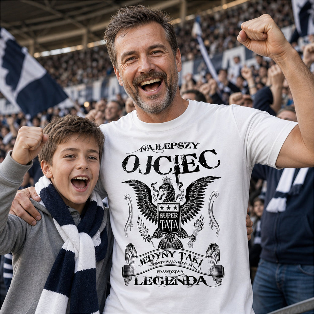 Koszulka Najlepszy Ojciec Super Tata w kolorze białym - tata z synem kibicują na stadionie, prezent na Dzień Ojca