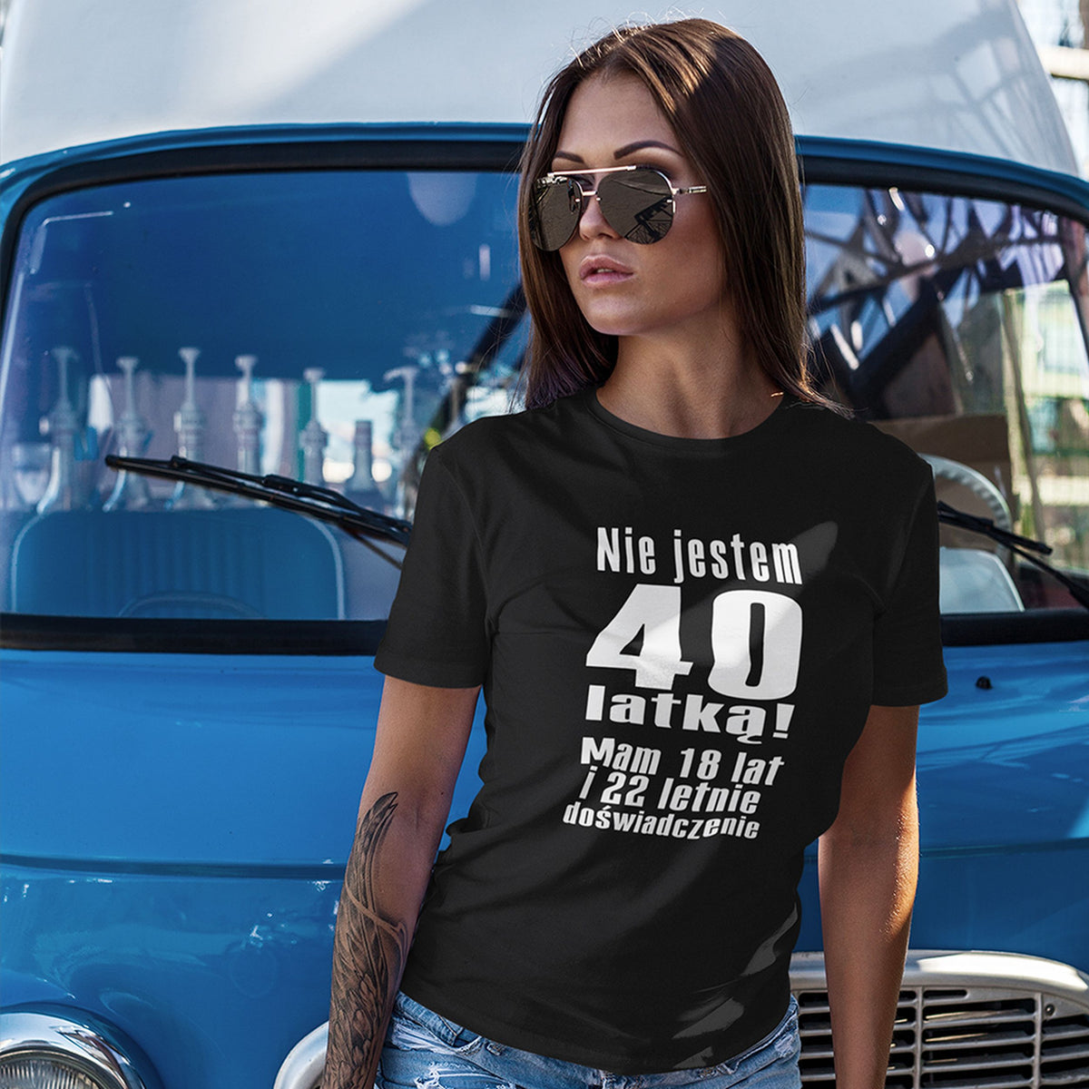 NIE JESTEM 40 LATKĄ - Koszulka na 40 Urodziny dla Niej - zdjęcie lifestyle 2 z 5