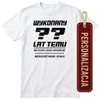 Biała koszulka „Wykonany Lat Temu" - czarny nadruk, podgląd personalizacji z wpisaną liczbą lat