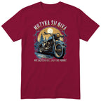 Bordowa koszulka motocyklowa „Muzyka Silnika” - niebieski motocykl vintage na leśnej drodze pod pełnią księżyca, polski nadruk