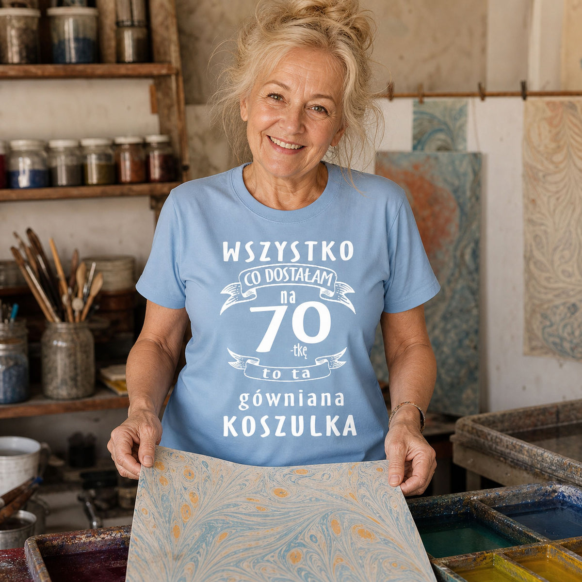 Koszulka na 70 Urodziny dla Niej - Przewrotny Prezent z Humorem