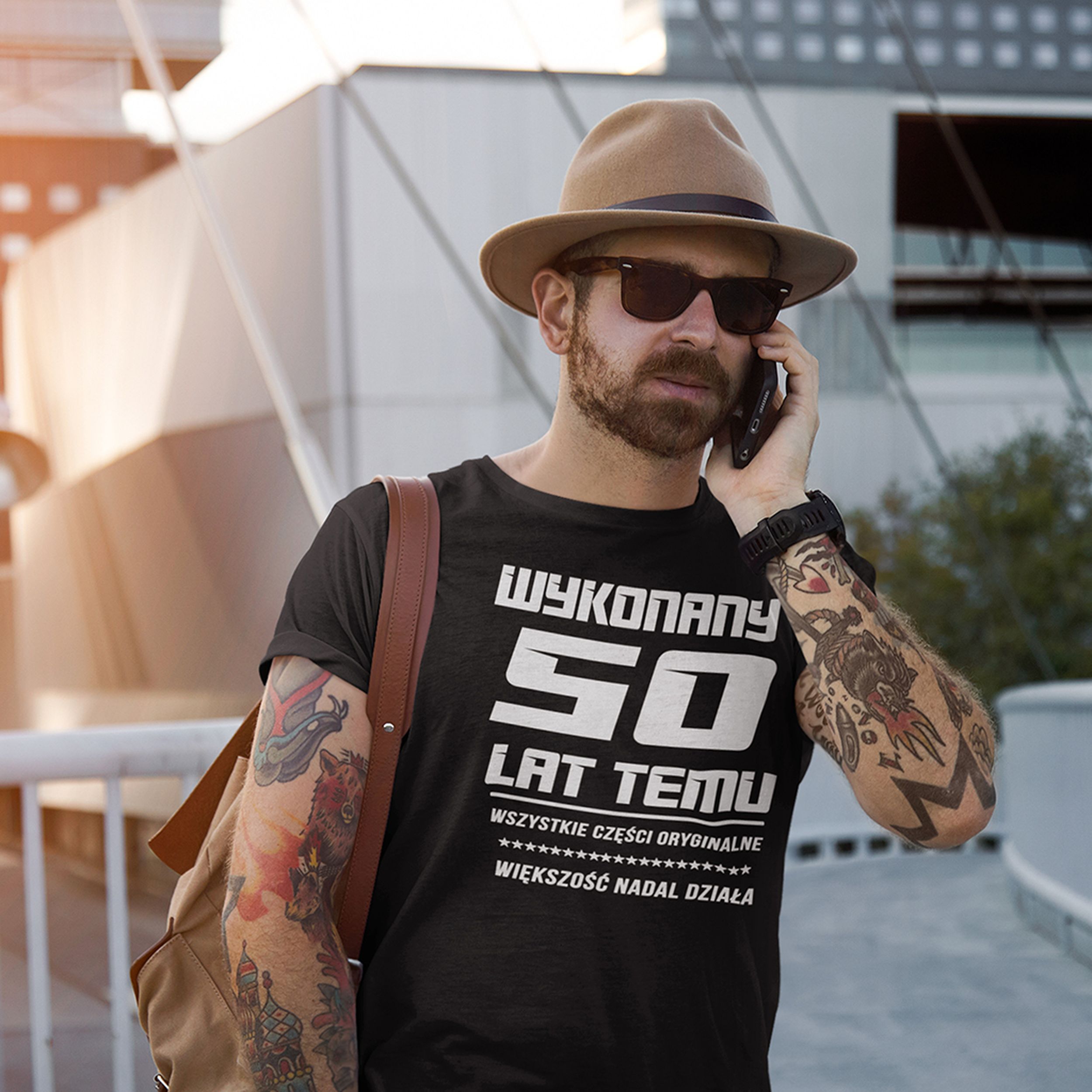 WYKONANY 50 LAT TEMU - Koszulka na 50 Urodziny dla Niego, Prezent - zdjęcie lifestyle 4 z 5