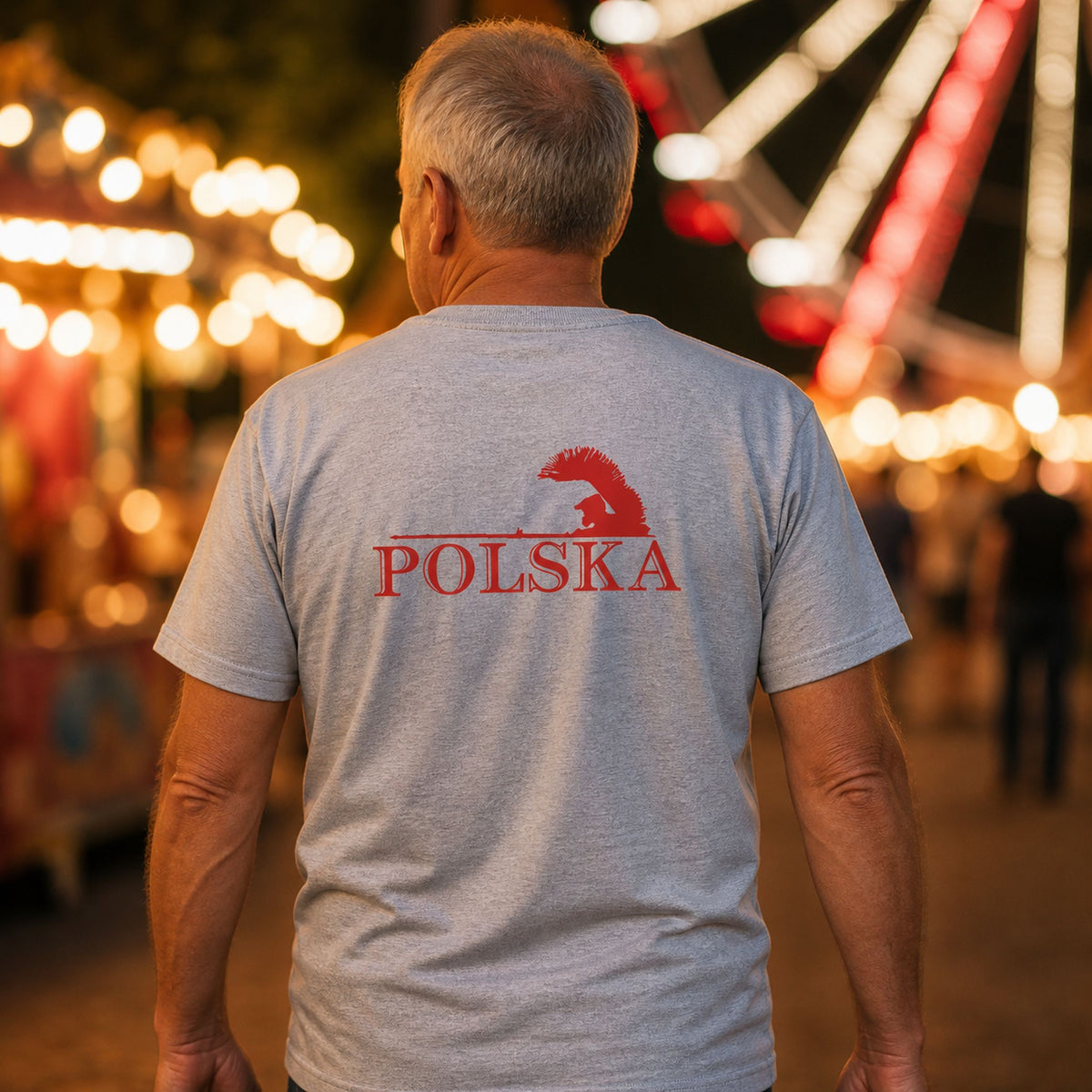 Żużel Polska Koszulka Reprezentacji - tył koszulki na zdjęciu lifestyle, w codziennym otoczeniu