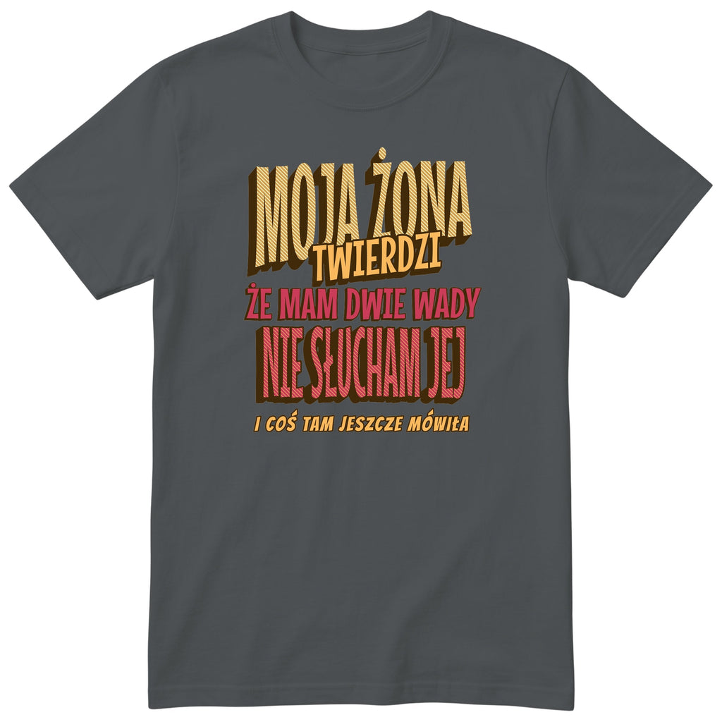 Grafitowy koszulka „MOJA ŻONA TWIERDZI ŻE MAM DWIE WADY” - retro złoty nadruk vintage, prezent dla męża
