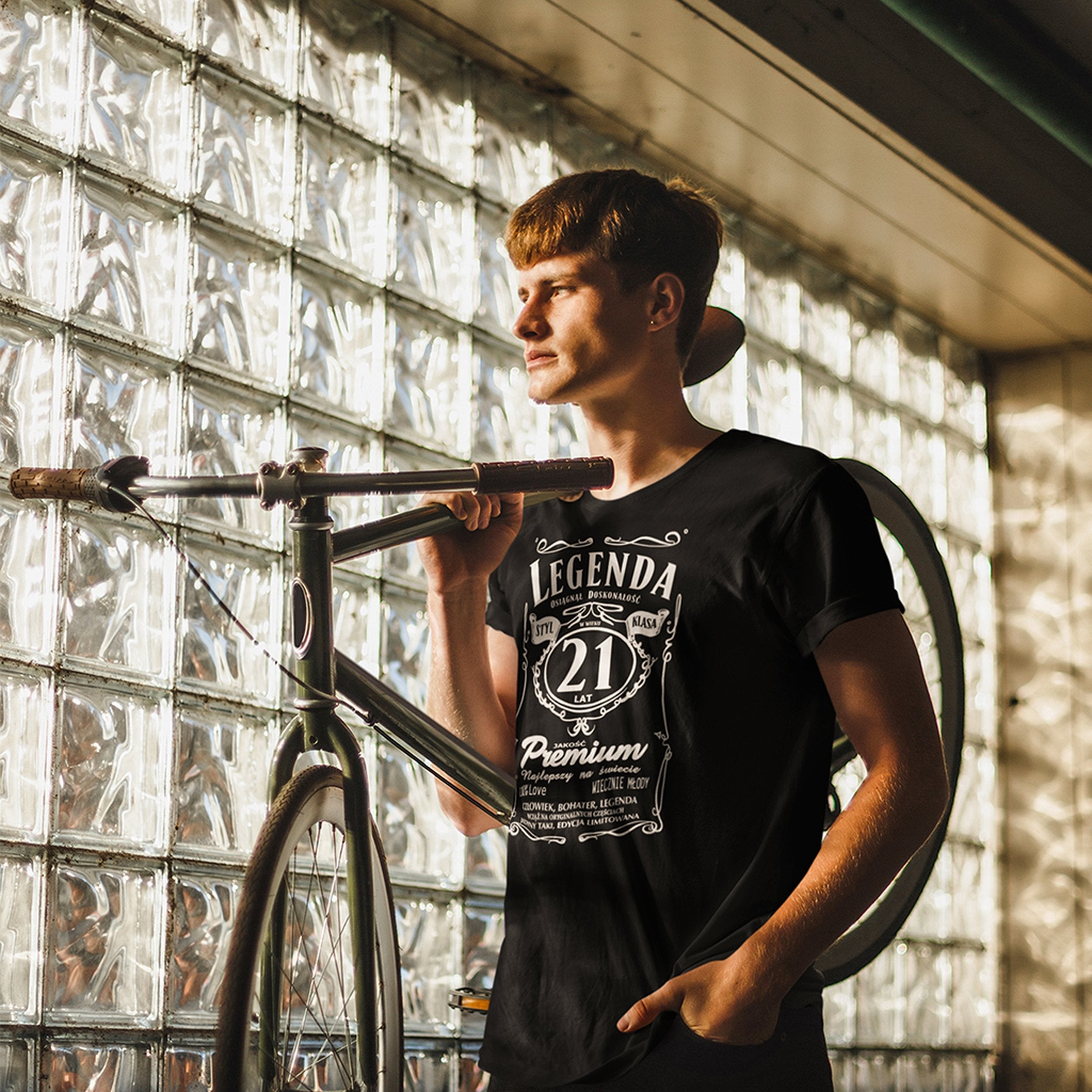 Koszulka Legenda 21 Lat - na modelu